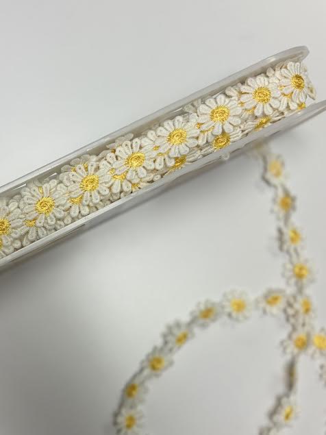 1" Daisy Embroidered Trim