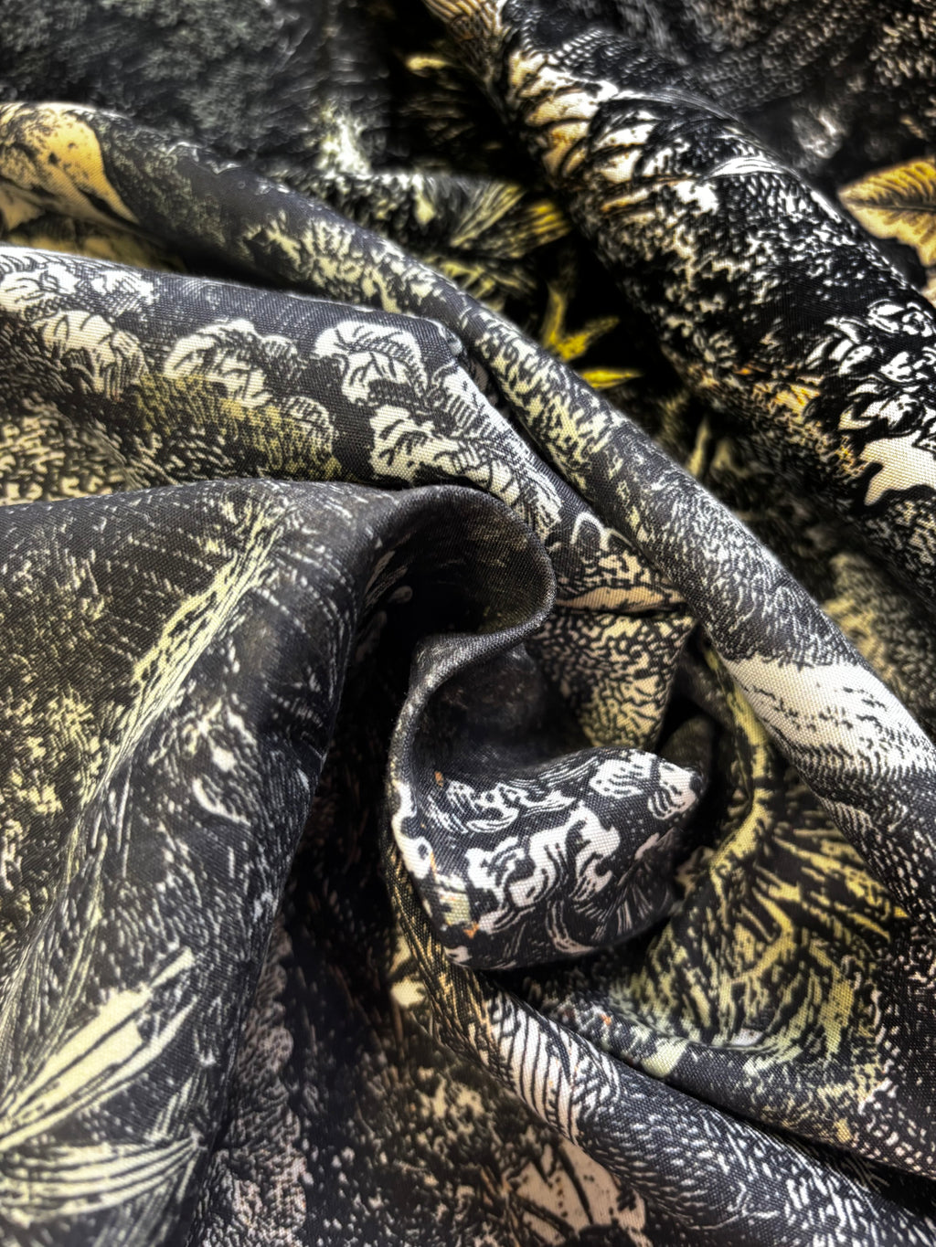 Dark Nature Toile  | Microfiber