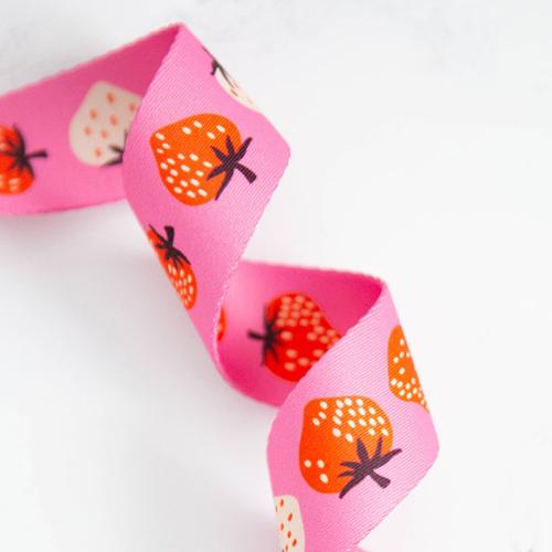 Webbing Strawberry Daisy 1.5" |  Stitch Supply #25 | By the yard