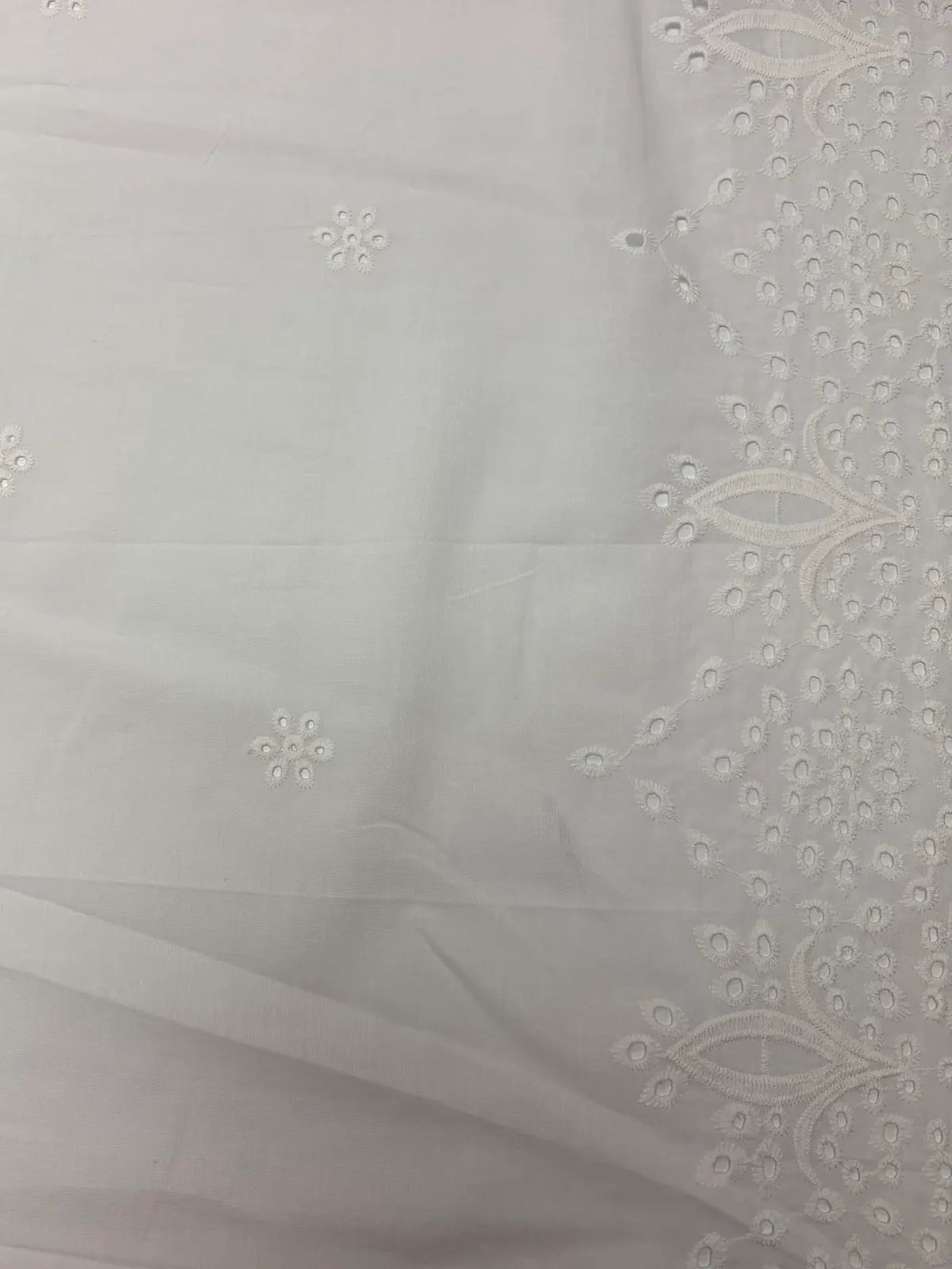 White Sparse Floral with Scallop Selvedge Sangallo Eyelet Cotton | Lace | Made in Italy