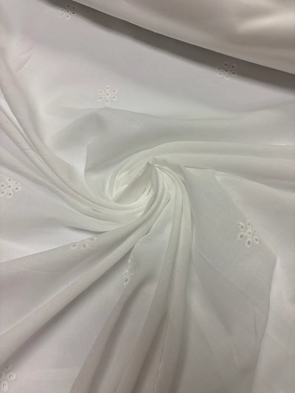 White Sparse Floral with Scallop Selvedge Sangallo Eyelet Cotton | Lace | Made in Italy