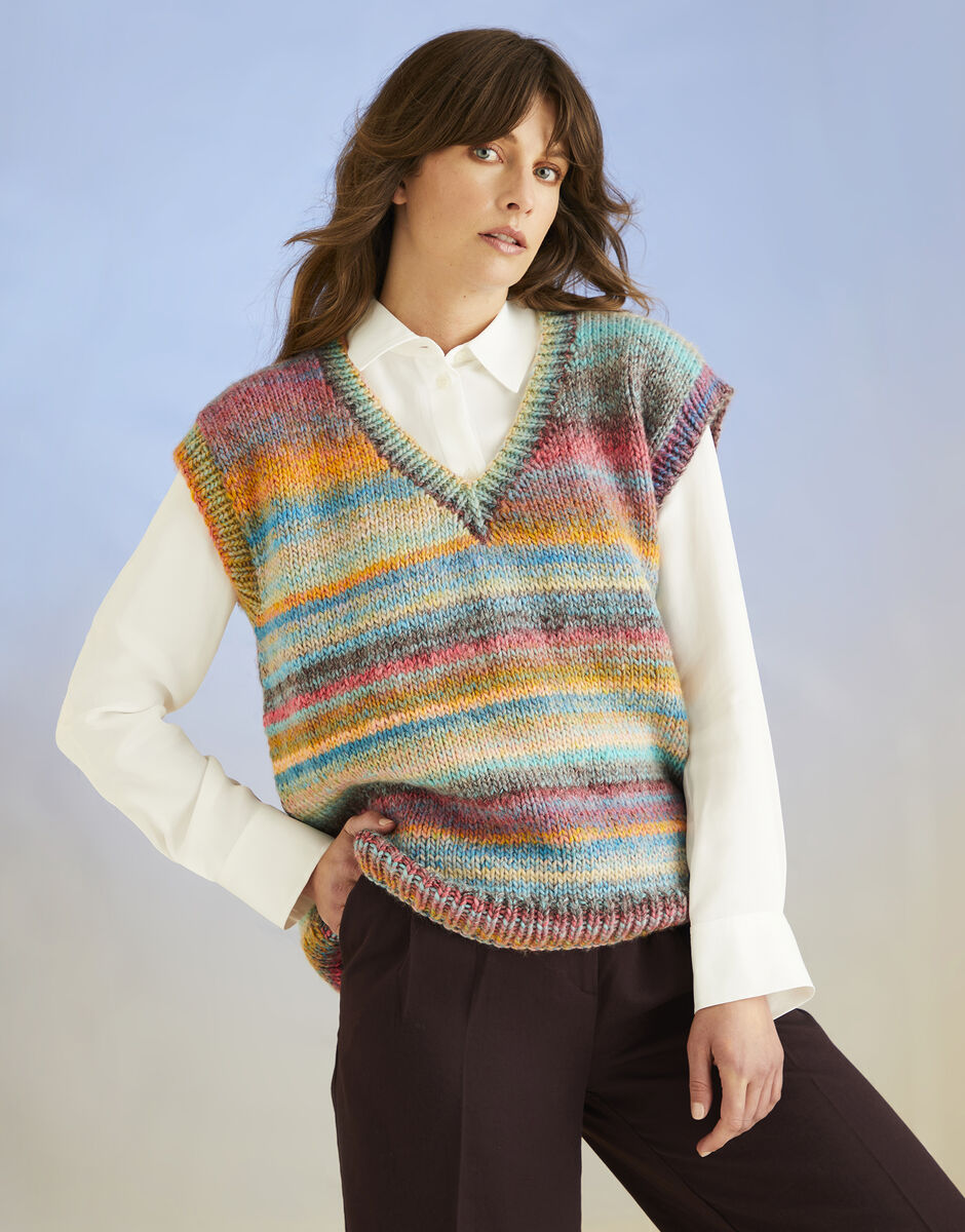 OCEAN TREASURE TANK IN SIRDAR JEWELSPUN WITH WOOL CHUNKY Ocean Treasures Collection | 10700 patter