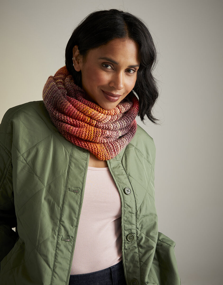 SUNSET STROLL SNOOD IN SIRDAR JEWELSPUN ARAN Midnight Garden Collection